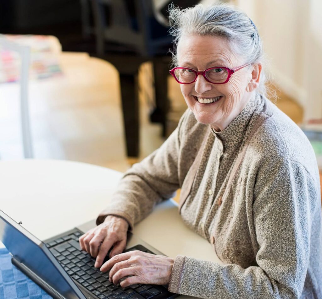 Yrkesdörren skapar digitala möten under covid-19 mellan pensionärer och utrikes födda.
