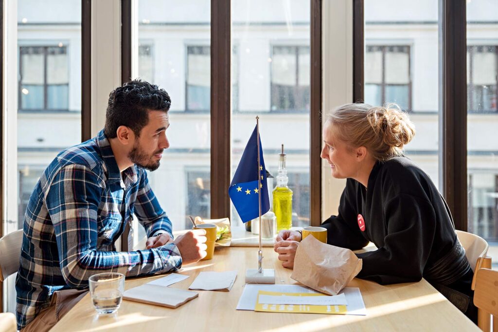ÖppnaDörrens samarbete med med ESF har underlättat för nya svenskar att snabbt ta sig in på arbetsmarknaden.
