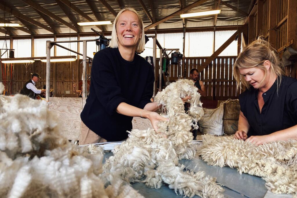 Hanna Skoog visits Norrby Gård and meets wool classifier Linnea Eklund before embarking on the Swedish Wool Initiative.